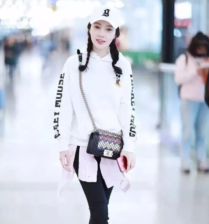 今年秋冬最chic！原來短發(fā)和帽子這么配??！