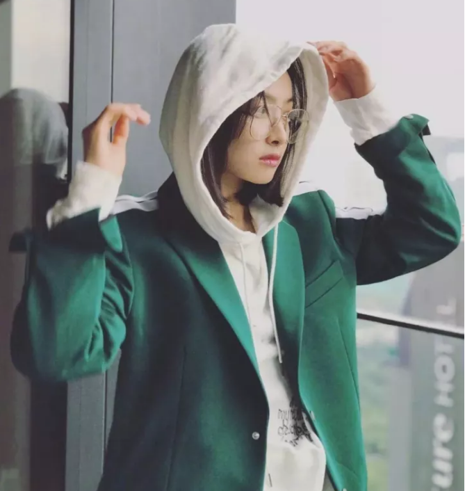 今年秋冬最chic！原來短發(fā)和帽子這么配?。? border=